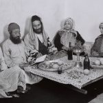 1280px-A_YEMENITE_FAMILY_READING_FROM_THE_PSALMS_ON_SHABBAT_AFTER_LUNCH.D827-012