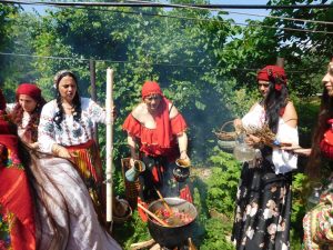 Vrăjitoarele din București la un ritual de zi