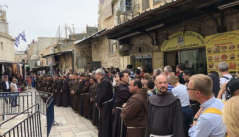 800px-Holy_Land_2018_(1)_P017_Via_Dolorosa_Third_Station_Franciscan_procession