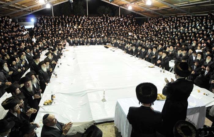Boyan_tish,_Sukkot_2009